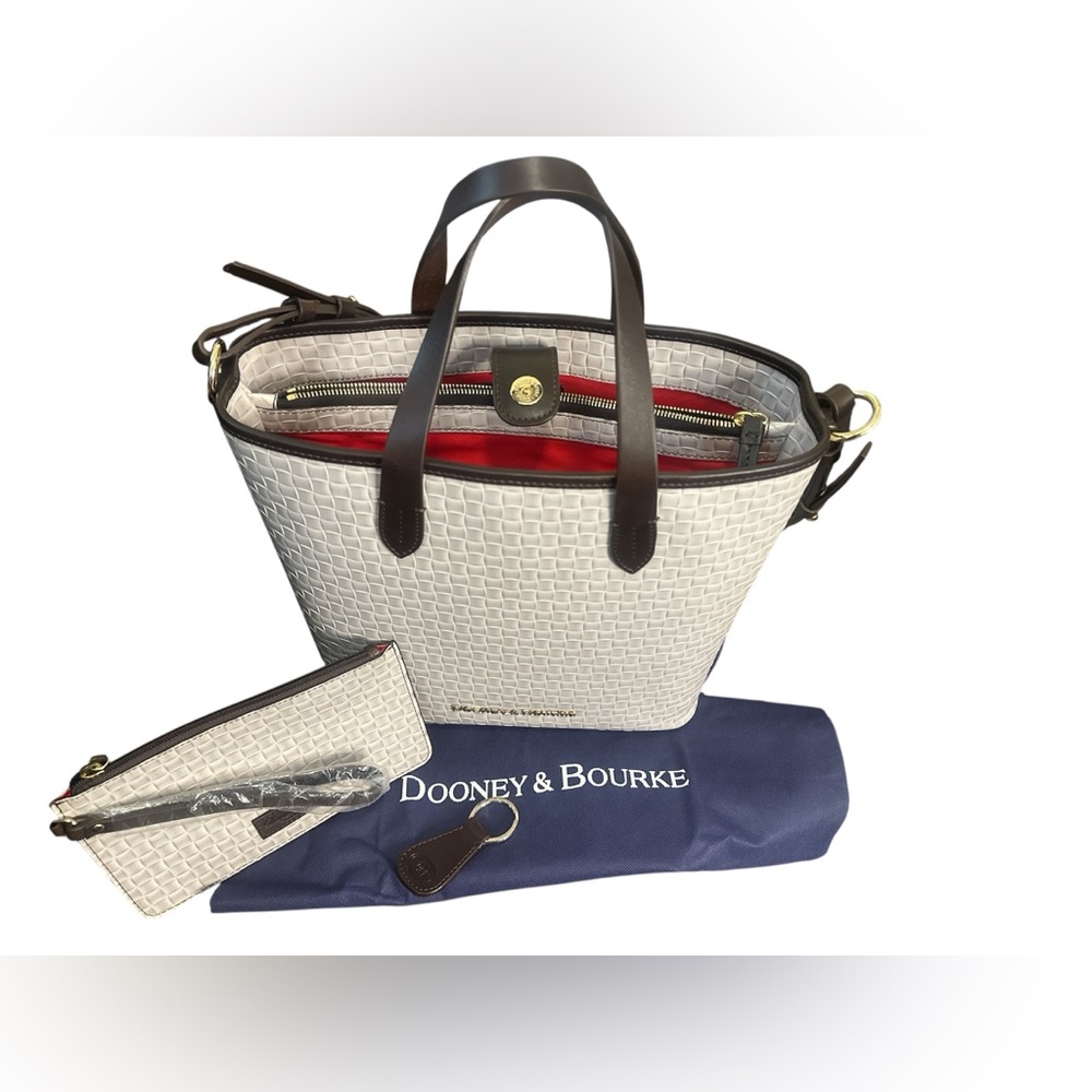 NWT Dooney & Bourke Soulder/Crossbody w/ Wrislet , Key ring and Dust Bag
